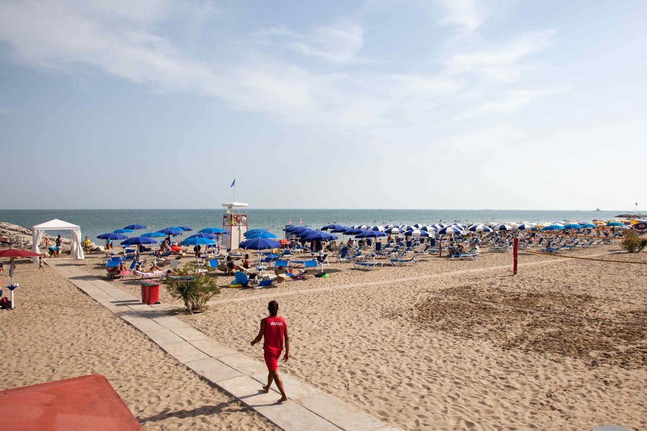 Holiday Center Valdor Кавалино-Трепорти Екстериор снимка