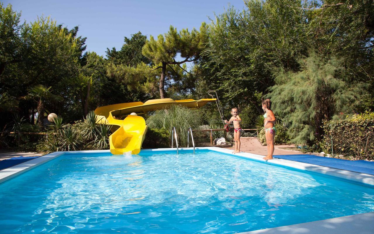Holiday Center Valdor Кавалино-Трепорти Екстериор снимка
