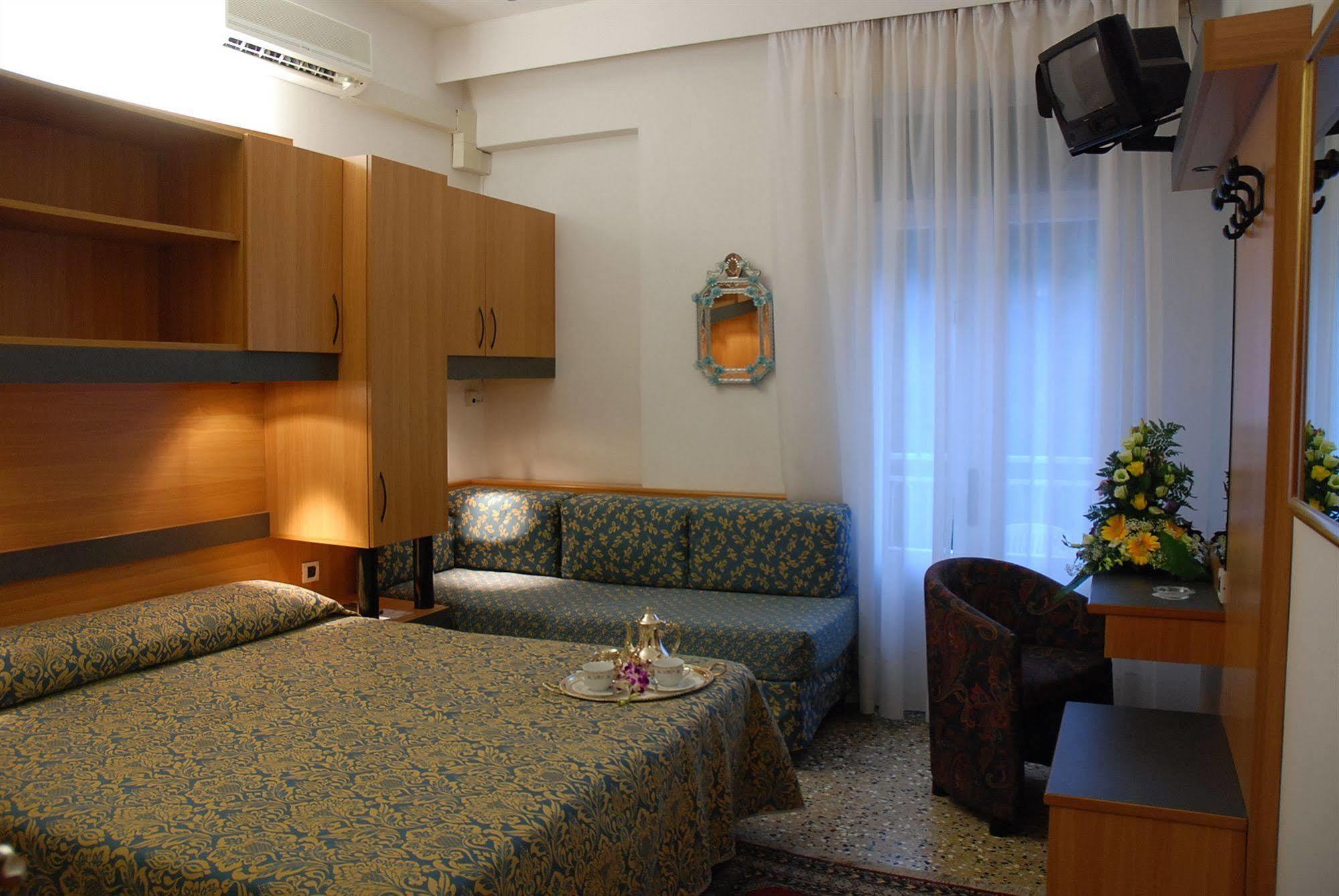 Holiday Center Valdor Кавалино-Трепорти Екстериор снимка