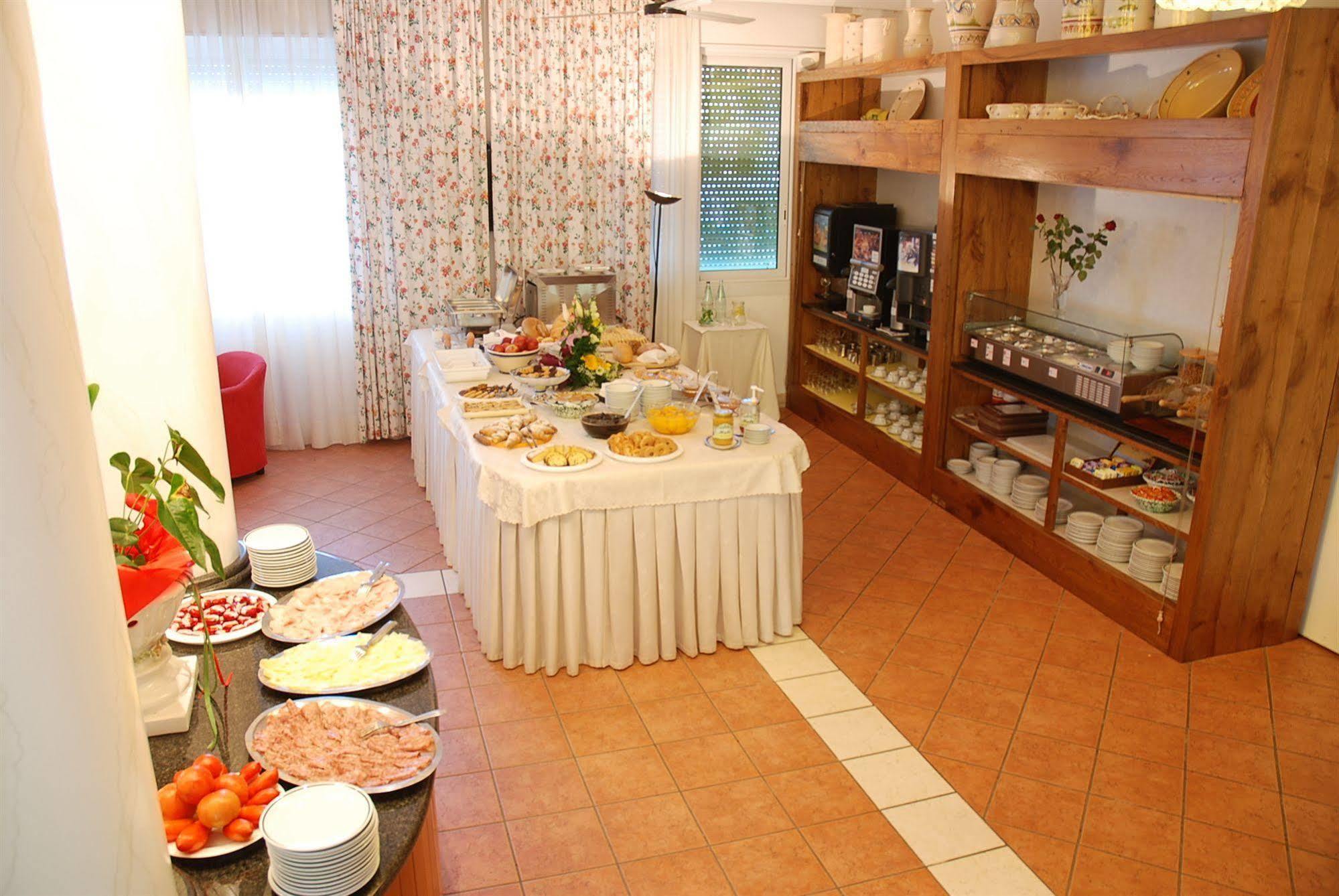 Holiday Center Valdor Кавалино-Трепорти Екстериор снимка
