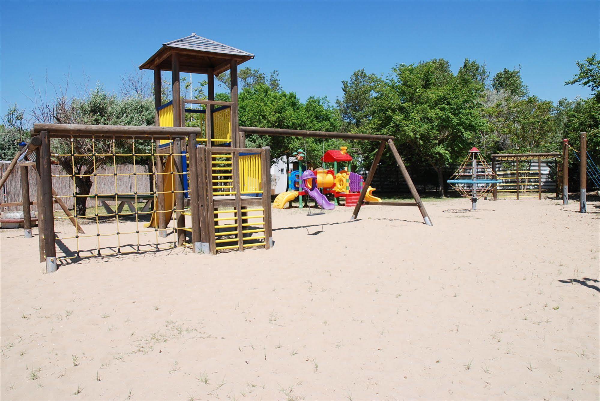 Holiday Center Valdor Кавалино-Трепорти Екстериор снимка