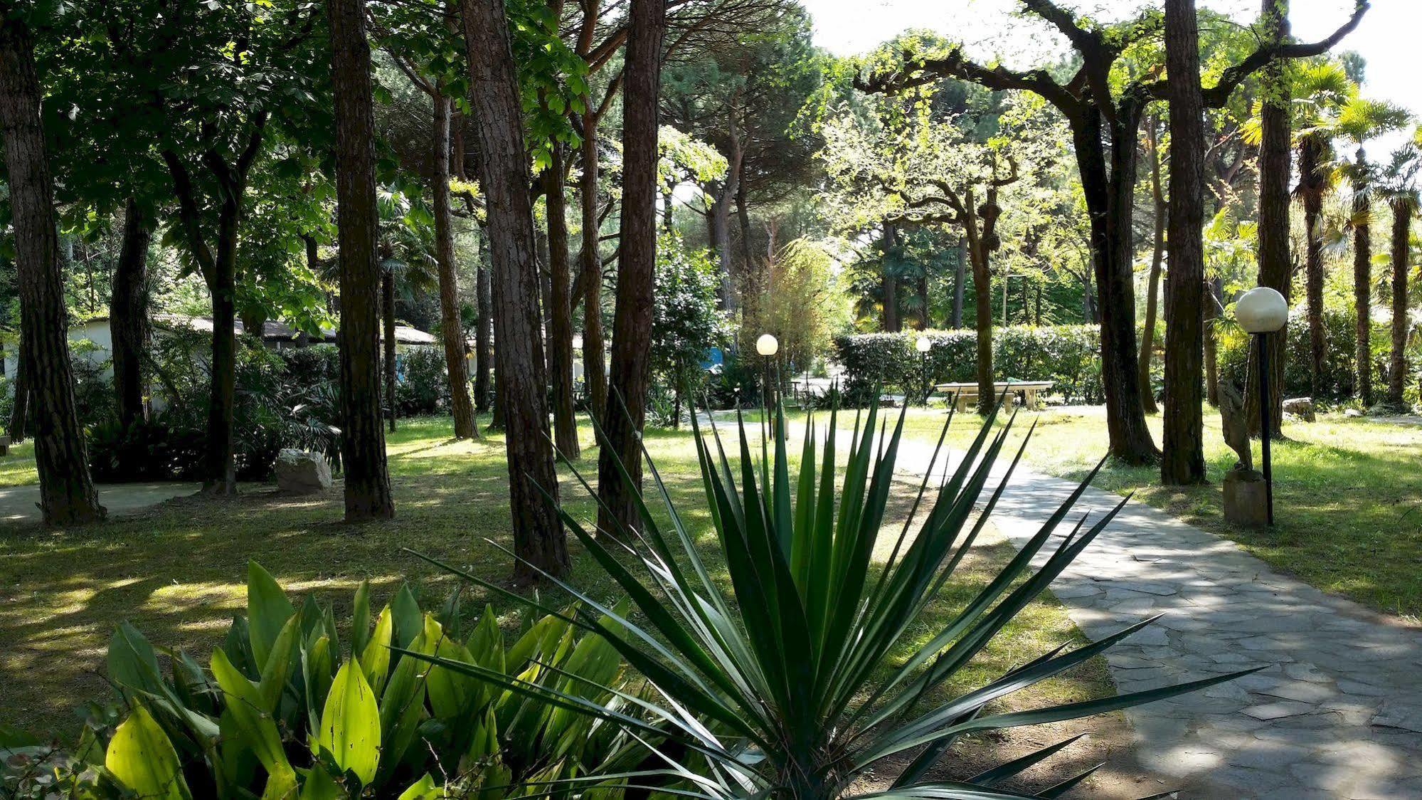 Holiday Center Valdor Кавалино-Трепорти Екстериор снимка
